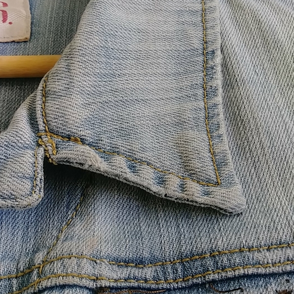 Light Wash Strech Denim Jacket - Picture 12 of 13